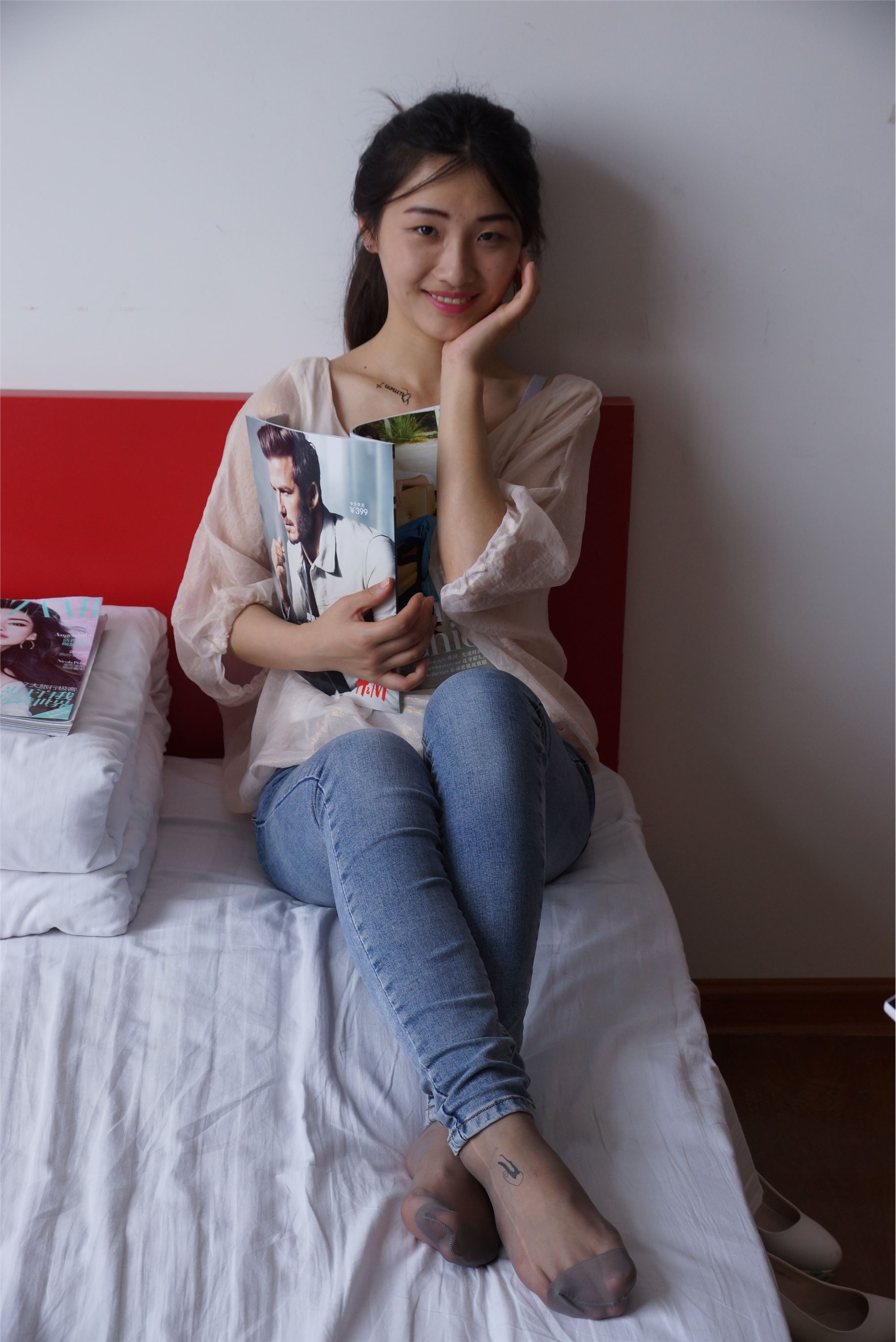 自由摄影 No.005 惬意的周末经典短灰丝陪你看看书